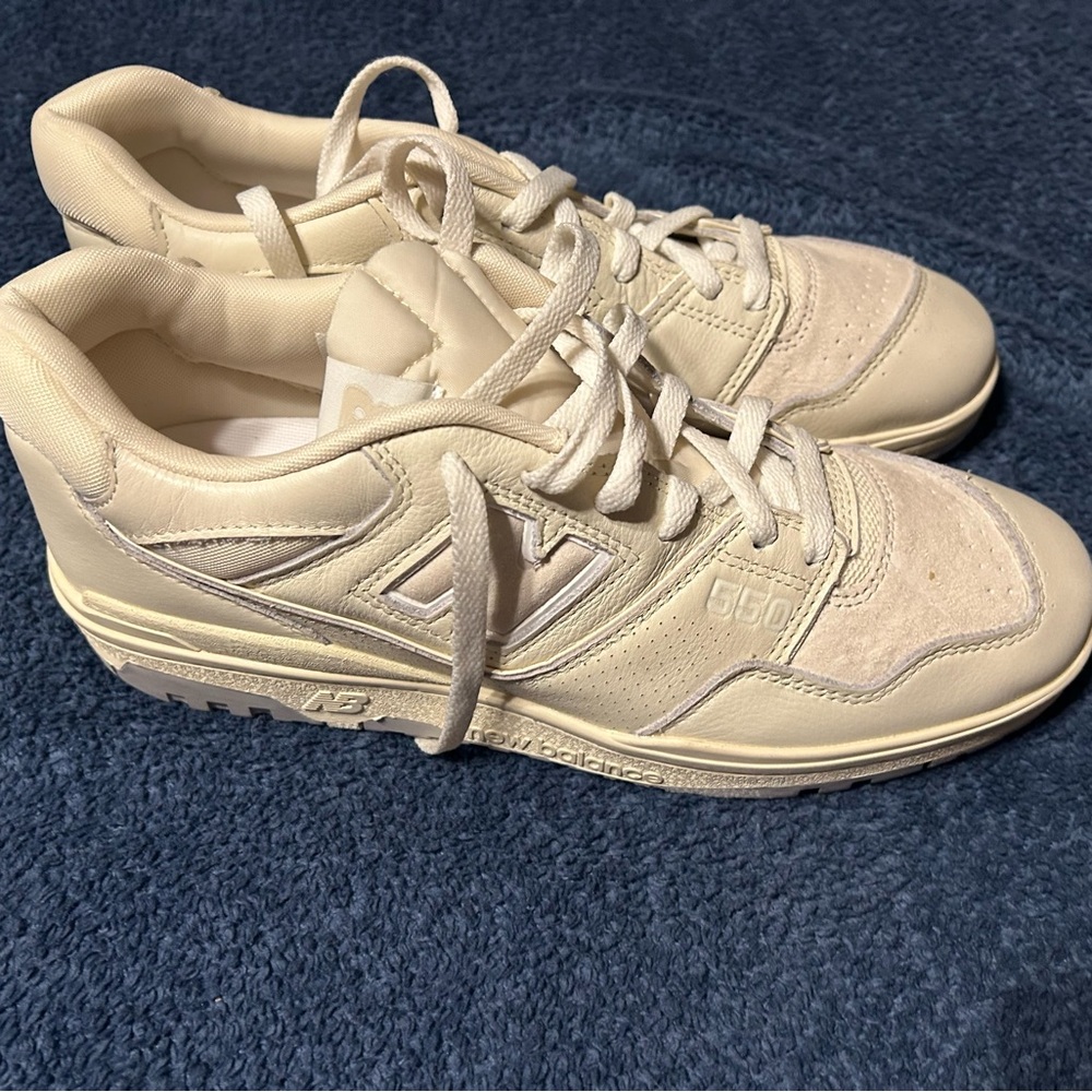 Cream New Balance 550 Sneakers